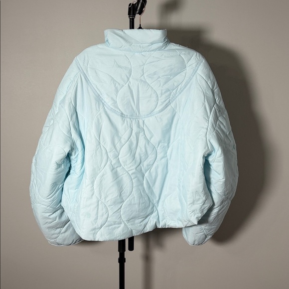 NWOT NEW Lululemon Quilted Light Insulation Cropped Jacket Powder Blue - Picture 6 of 9